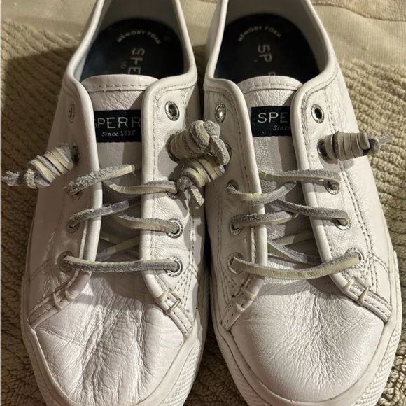 womens sperrys size 6.5 White leather slip on with laces - Picture 4 of 8